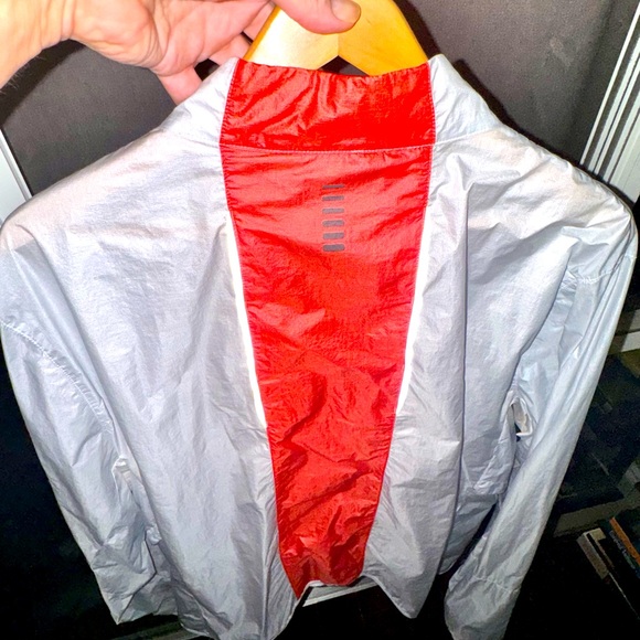 *** UnderArmour Running Jacket - Like New - (XL) *** - Picture 3 of 4